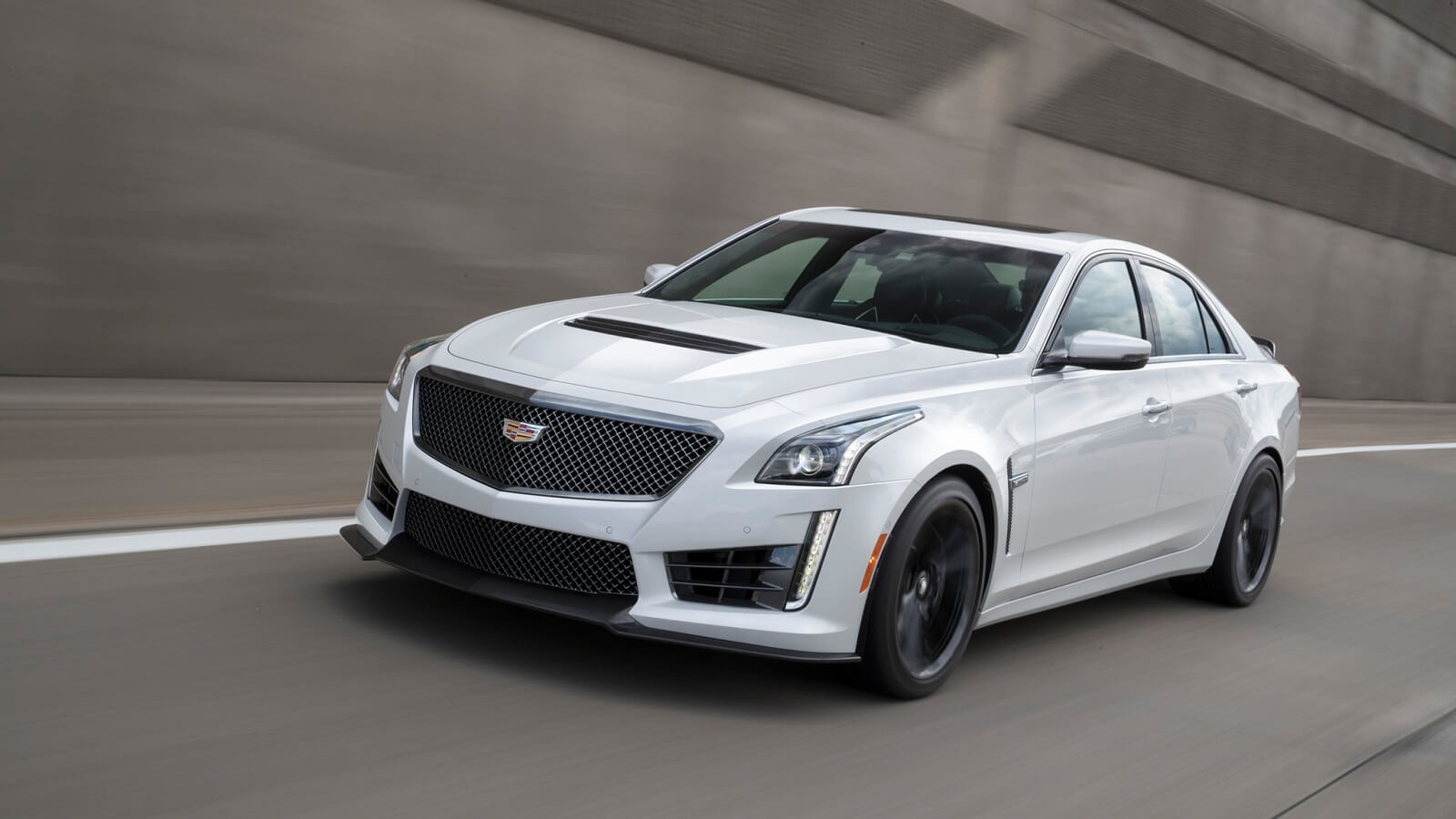 StriveME كاديلاك CTS V ذروة تصميم وأداء سيارات